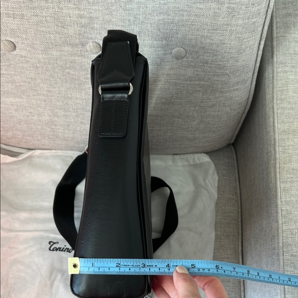 Lamborghini Sleek Black Messenger Bag - Picture 10 of 13